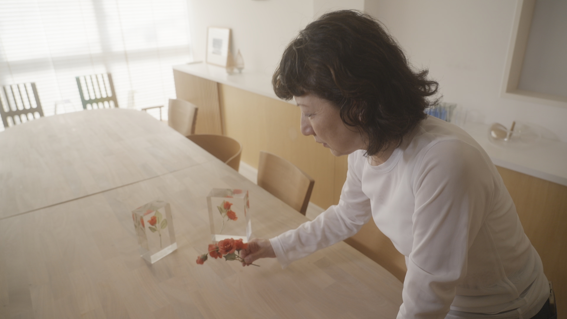 制作工程を説明する元スタッフ五十嵐久枝さん